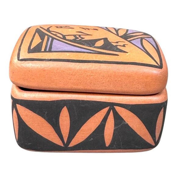 Signed Vintage Pottery Dancing Kokopelli Mini Trinket Box Southwest Design Lid - Picture 2 of 8